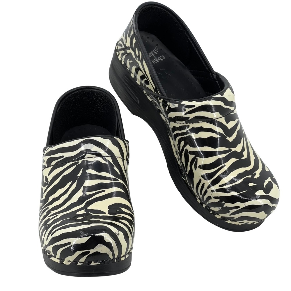 Dansko Clogs 39 Women size 8.5 Patent Leather Pro Zebra Teacher Work Animal Prin